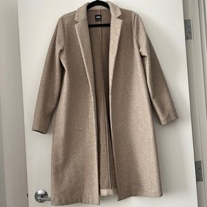 Lightly used Zara coat. Size L